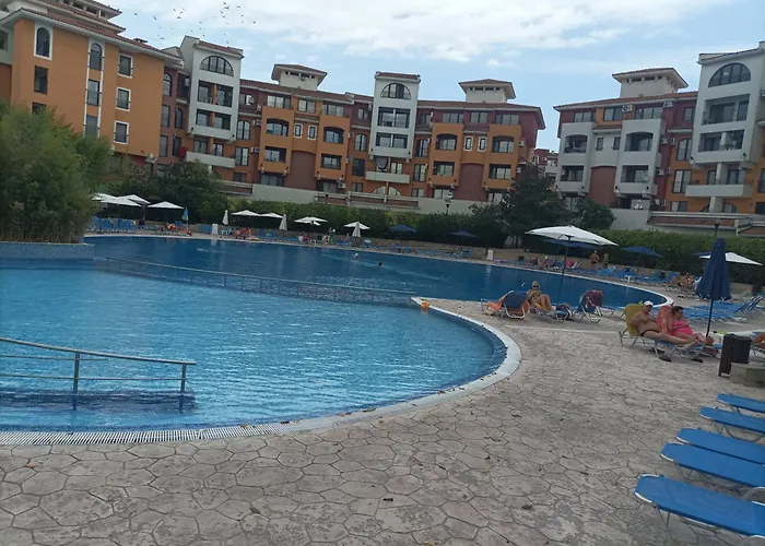 марина кеѝп, Apartamento Aheloy